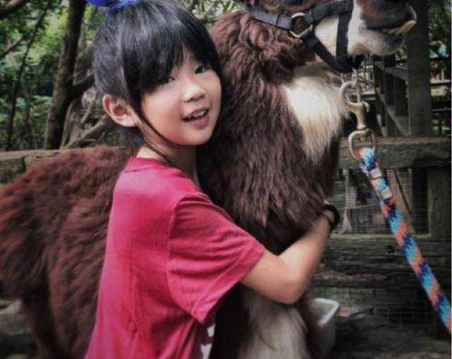 世界上没有丑女人的后一句话是什么世界上没有丑女人，只有待发掘的美丽