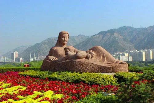 甘肃省级文保单位兴隆山卧桥被冲毁甘肃省级文保单位兴隆山卧桥遭遇严重水毁，历史遗产受损牵动人心