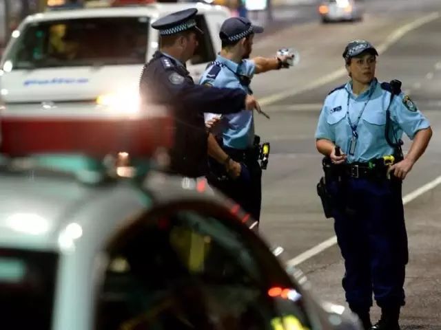中国留学生遭群殴致重伤 中使馆提醒中国留学生遭群殴致重伤，中使馆发出紧急提醒